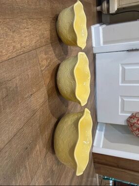 Temptations 3 piece tara buttercream mixing bowls 1/2/3 quart NWOT